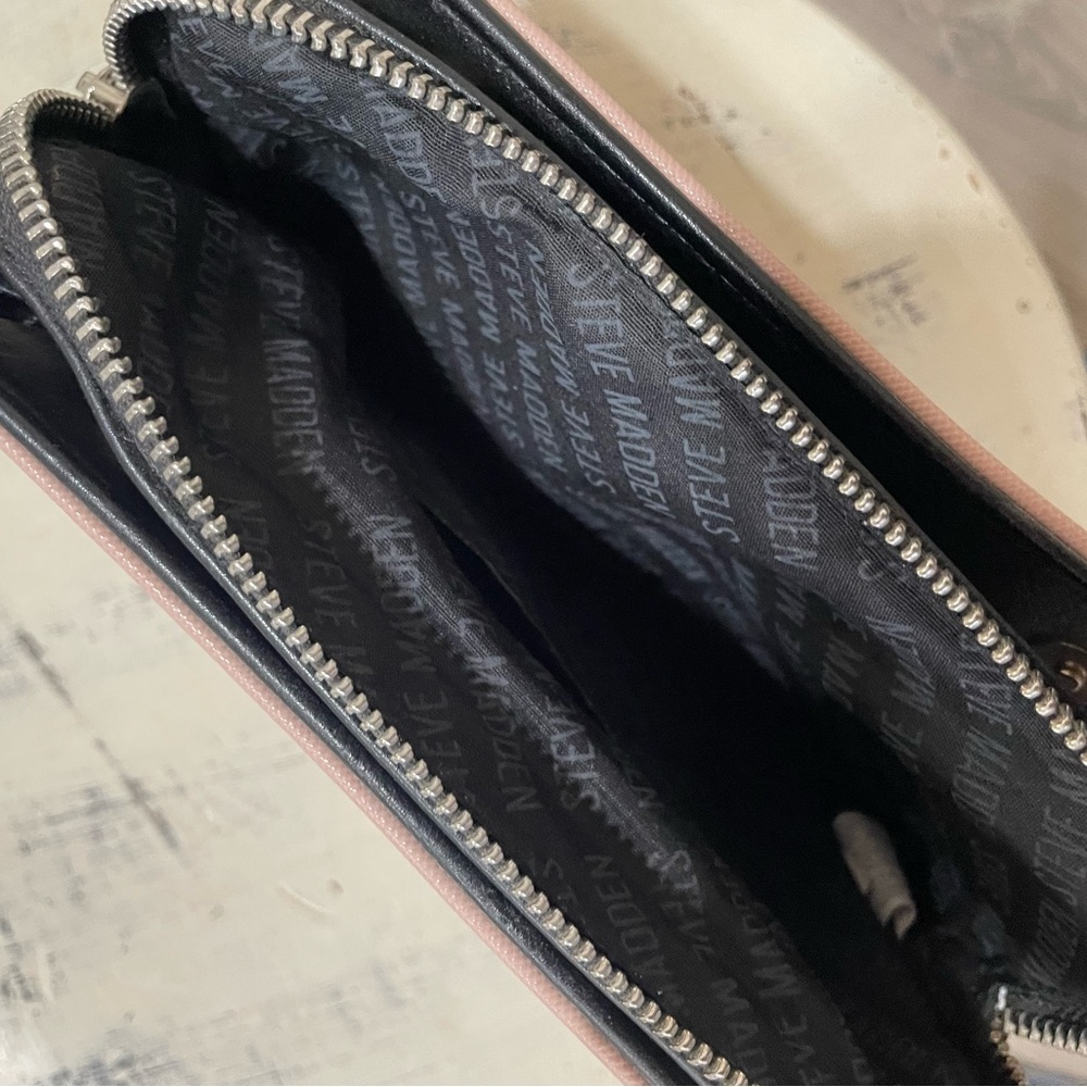 Sale! Steve Madden Pink Clutch Wristlet - Picture 3 of 3